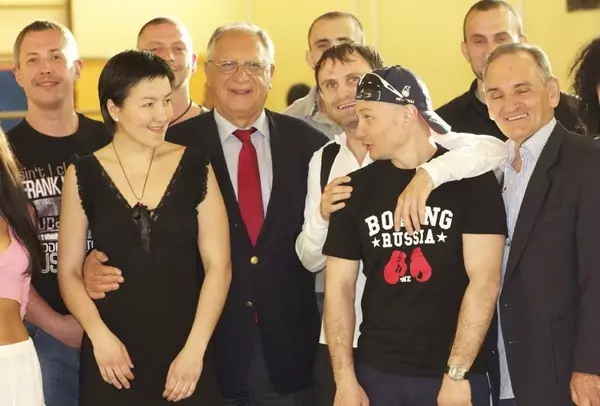 Зульфия Кутдюсова на открытие бойцовского клуба в Ницце