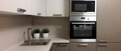 modulnaya-kuhnya-s-duhovkoj